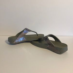 Fitflop size 9 sequin sandals